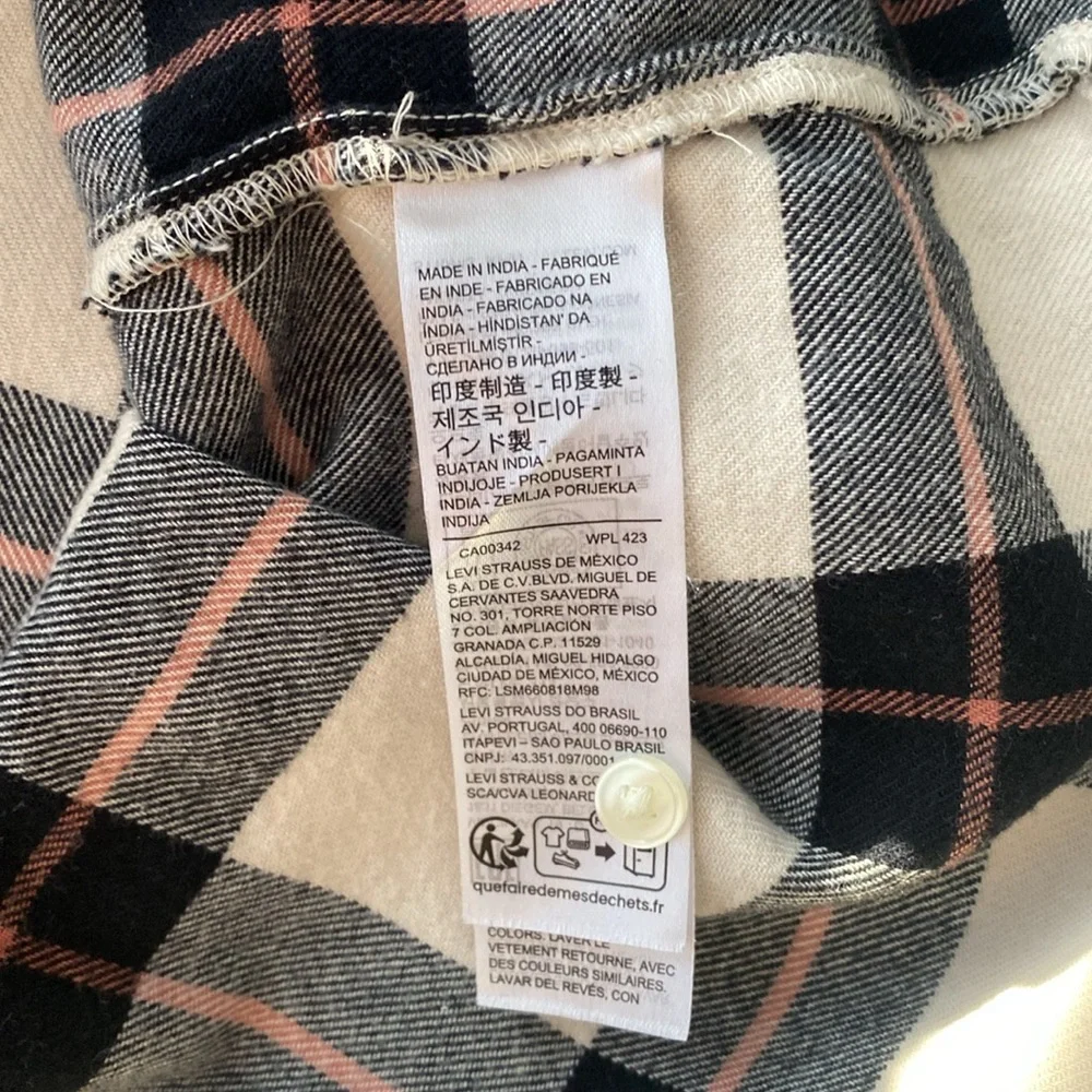 Levi’s Women’s Flannel Plaid  Shirt Size Large - Picture 5 of 8
